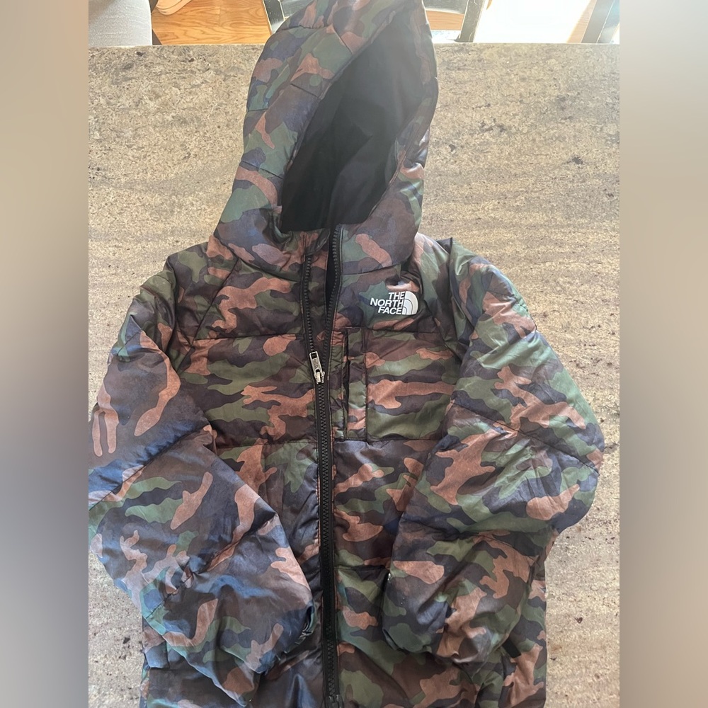 Boys XS (6) North Face camo jacket
